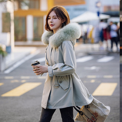 Γυναικείο χειμερινό μπουφάν με γούνα και κουκούλα