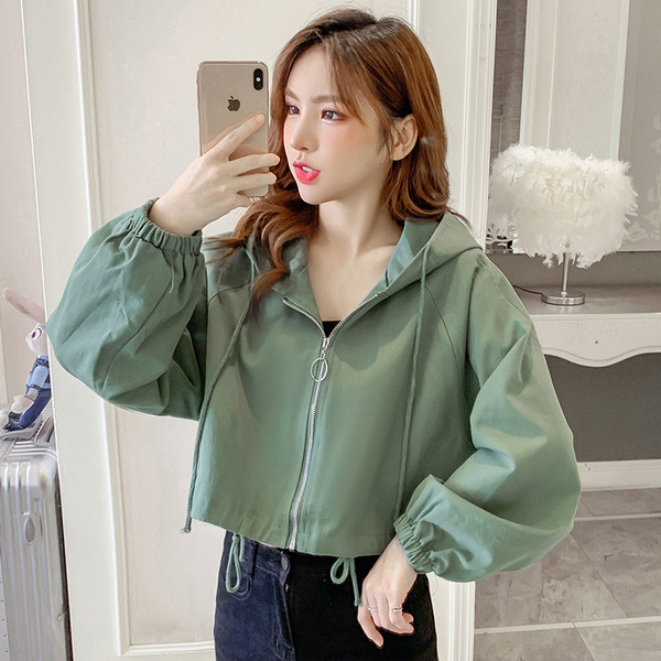 Női alkalmi kabát hosszú ujjal és kapucnival