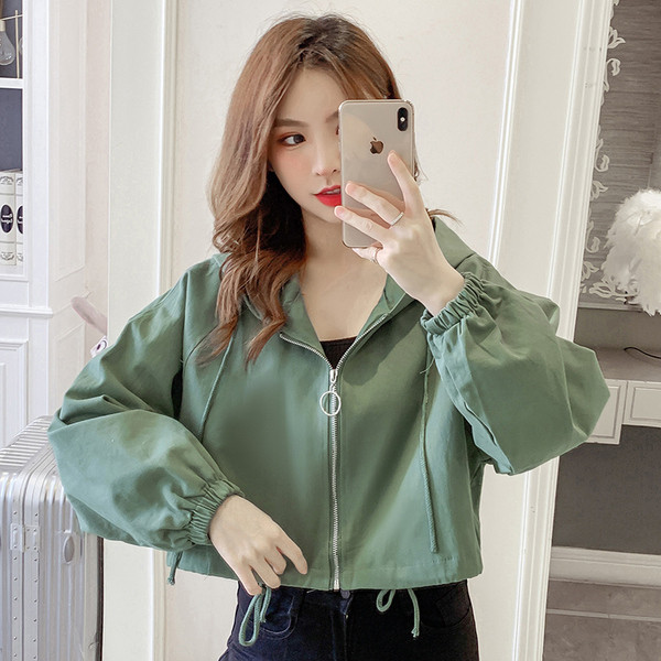 Női alkalmi kabát hosszú ujjal és kapucnival