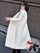 Könnyű őszi-téli kabát gombokkal és térdhosszal