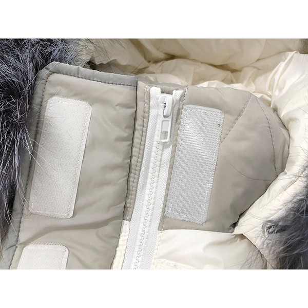 Női téli kabát elasztikus derékkal és kapucnival