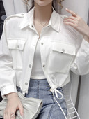 Női alkalmi kabát zsebekkel és klasszikus gallérral