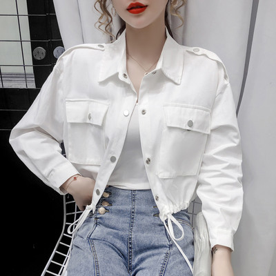 Női alkalmi kabát zsebekkel és klasszikus gallérral