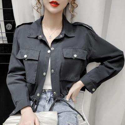 Női alkalmi kabát zsebekkel és klasszikus gallérral