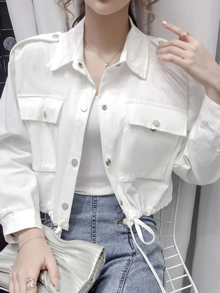 Női alkalmi kabát zsebekkel és klasszikus gallérral