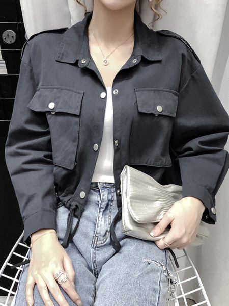 Női alkalmi kabát zsebekkel és klasszikus gallérral