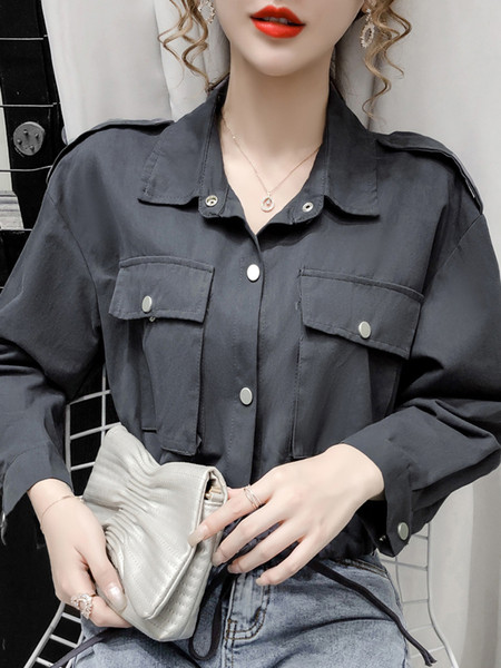 Női alkalmi kabát zsebekkel és klasszikus gallérral