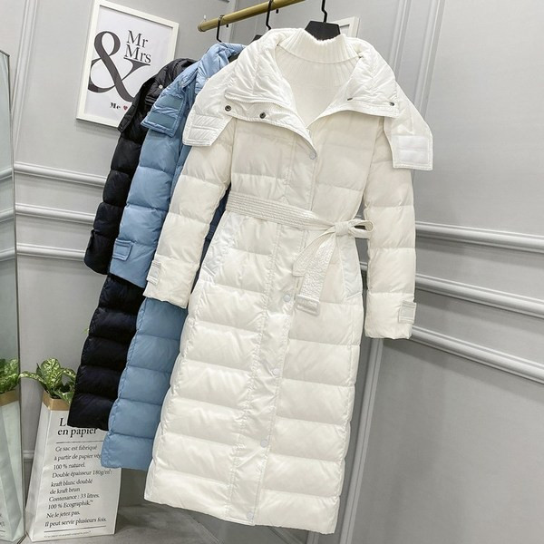 Uue mudeli naiste põlvini jope ja vöö