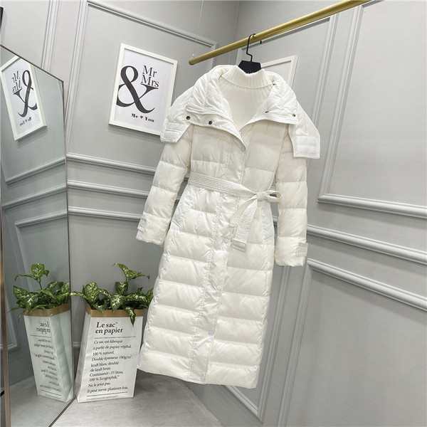 Uue mudeli naiste põlvini jope ja vöö