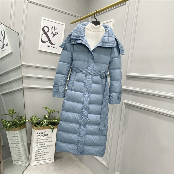 Uue mudeli naiste põlvini jope ja vöö