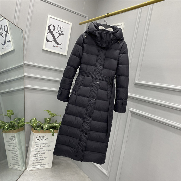 Uue mudeli naiste põlvini jope ja vöö