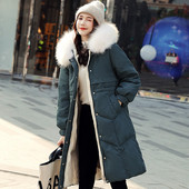 Női téli kabát derekán és lefelé a kapucniján megkötős
