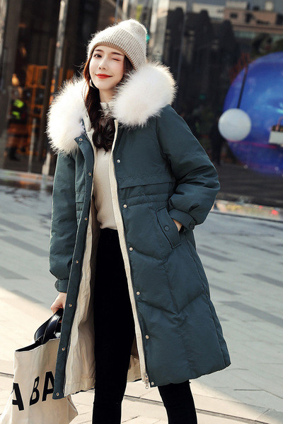 Női téli kabát derekán és lefelé a kapucniján megkötős