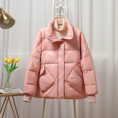 Őszi-téli rövid női kabát magas gallérral és zsebekkel