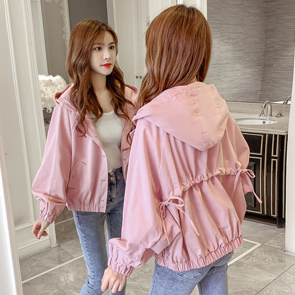 Női alkalmi kabát kapucnival és széles ujjakkal