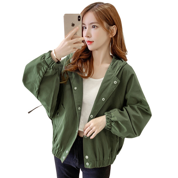 Női alkalmi kabát kapucnival és széles ujjakkal