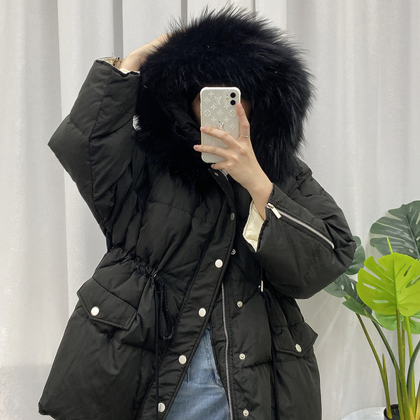 Női téli kabát elasztikus derékkal és kapucnival