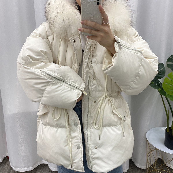 Női téli kabát elasztikus derékkal és kapucnival