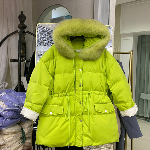 Női téli kabát kapucnival, derékban megkötővel