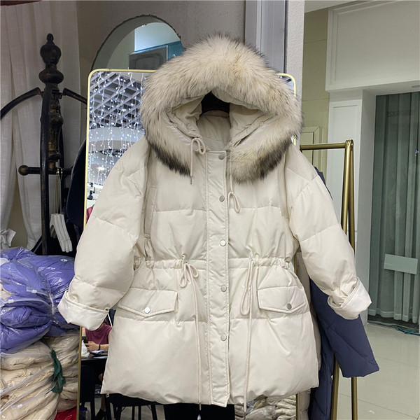 Női téli kabát kapucnival, derékban megkötővel