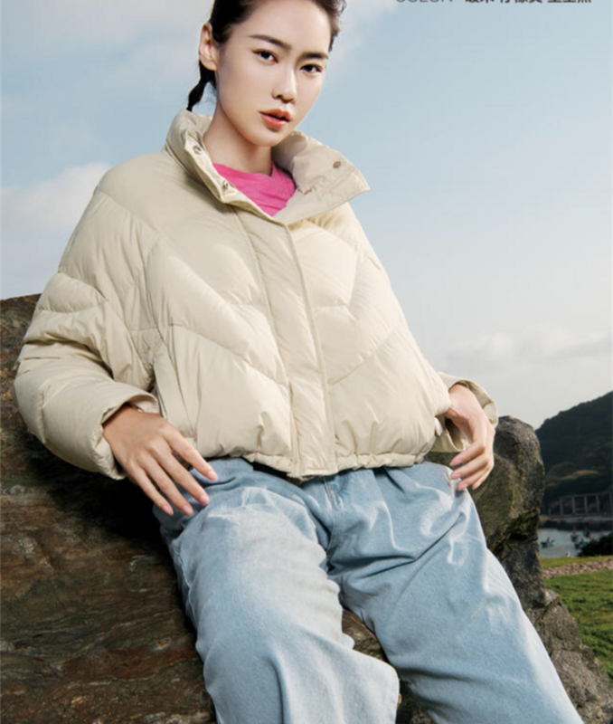 Rövid női téli kabát cipzárral