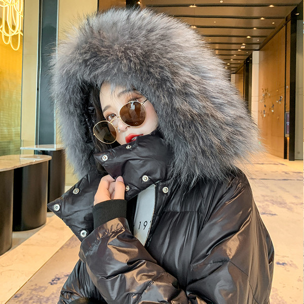 Pikk naiste talvejope kapuutsi ja nööpidega