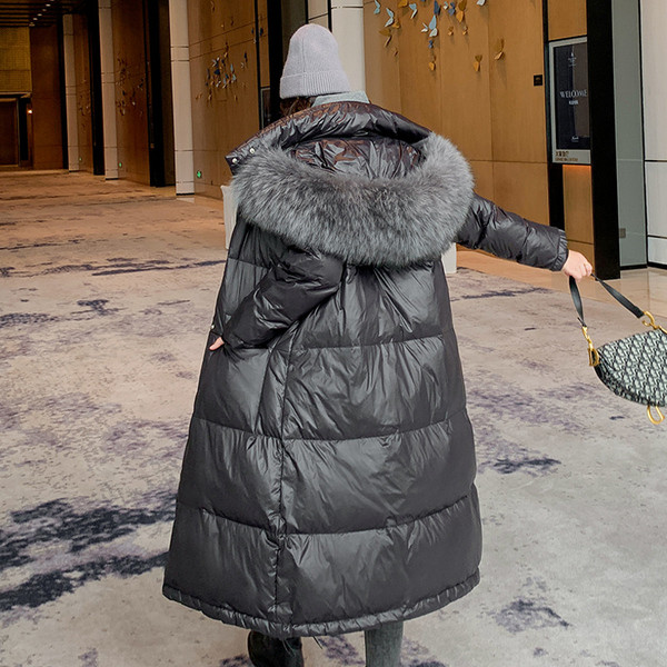 Pikk naiste talvejope kapuutsi ja nööpidega