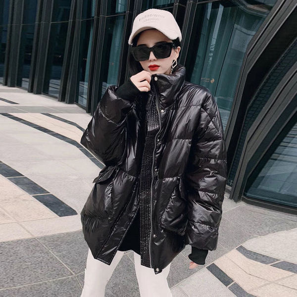 Fényes hatású téli rövid kabát nőknek