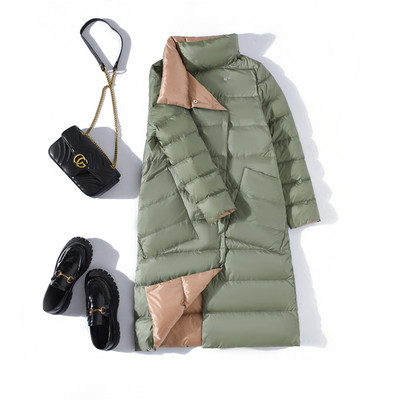 Dugačka ženska jakna s visokim ovratnikom i džepovima