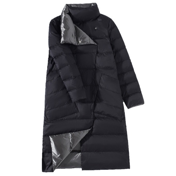 Dugačka ženska jakna s visokim ovratnikom i džepovima