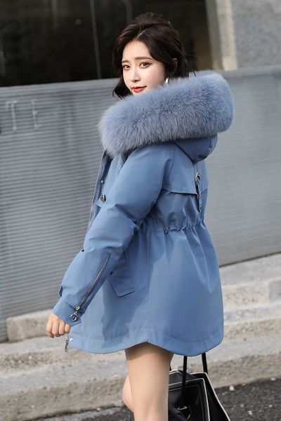 Női téli kabát kapucnival és zsebekkel - közepes hosszúságú