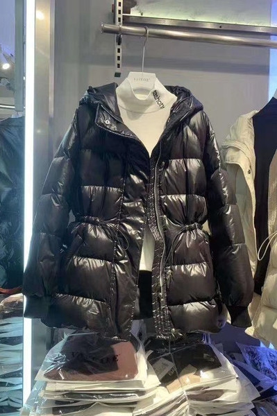 Női alkalmi kabát elasztikus derékkal és magas gallérral