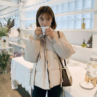 Χειμερινό κοντό γυναικείο μπουφάν με μεγάλες τσέπες