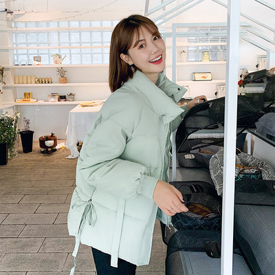 Χειμερινό κοντό γυναικείο μπουφάν με μεγάλες τσέπες