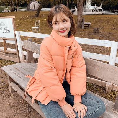 Χειμερινό κοντό γυναικείο μπουφάν με μεγάλες τσέπες