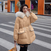 Női téli kabát derékban megkötővel és zsebekkel