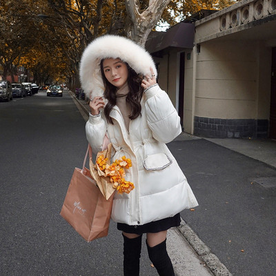 Női téli kabát derékban megkötővel és zsebekkel