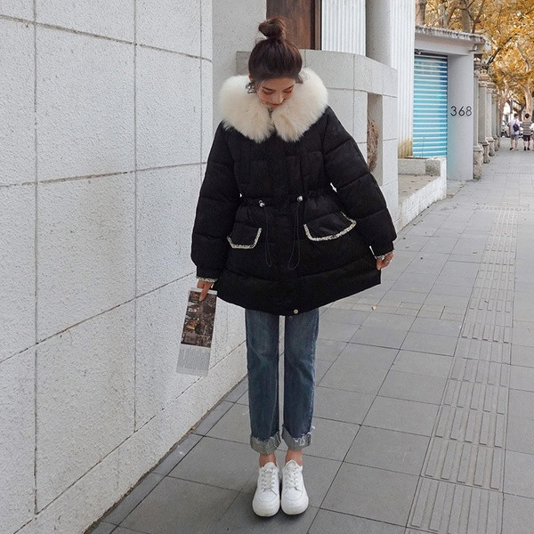 Női téli kabát derékban megkötővel és zsebekkel