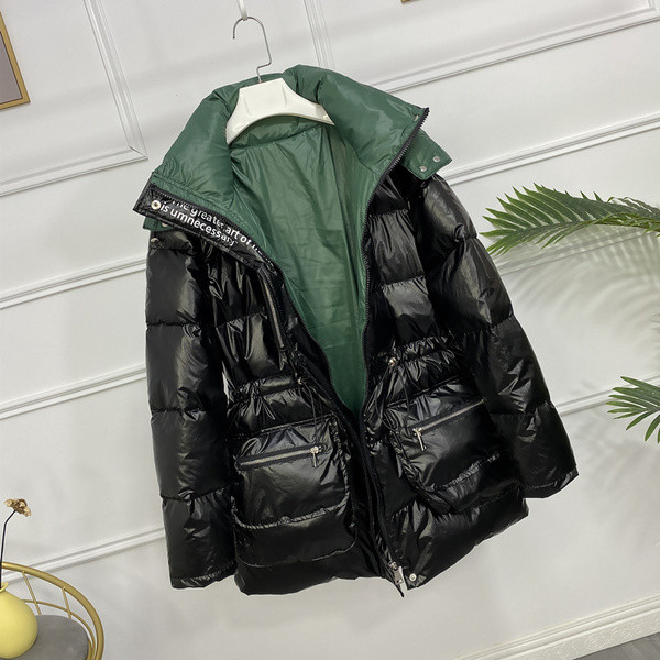 Praegune läikiva efektiga ja vöökohal lipsudega talvine naiste jope