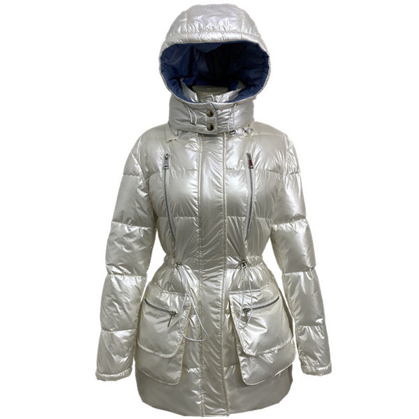 Praegune läikiva efektiga ja vöökohal lipsudega talvine naiste jope
