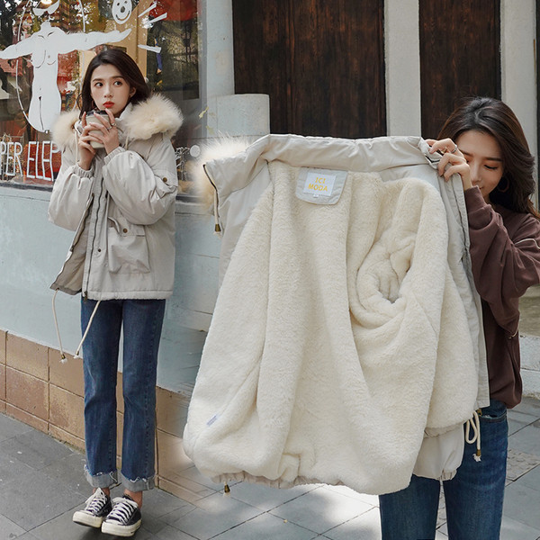 Geacă de iarnă de damă cu căptușeală caldă și puf pe glugă