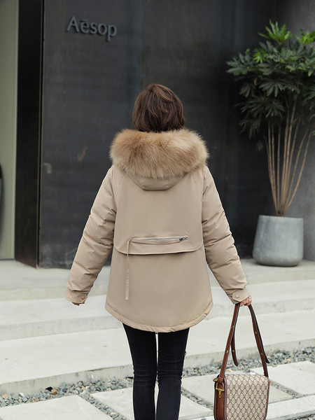 Γυναικείο μπουφάν πάρκα με ζεστή επένδυση και γούνα  στην κουκούλα