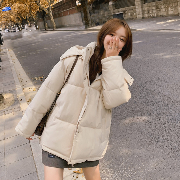 Női alkalmi kabát kapucnival és gombokkal