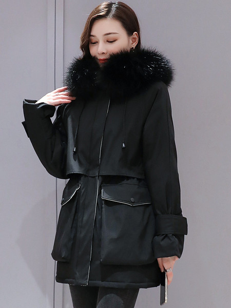 Női téli kabát, kapucniján és zsebeivel színes pehely