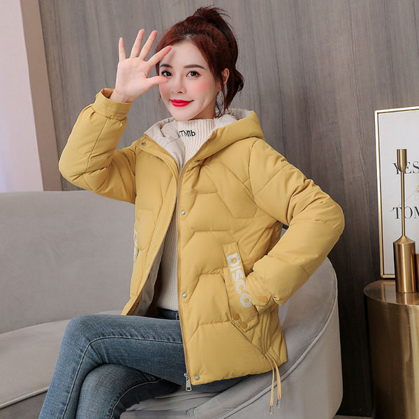 Rövid őszi kabát testre szabott modell cipzárral