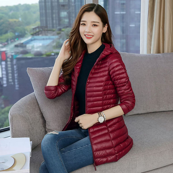 Kerge naiste jakk kapuutsiga ja suurustega kuni 6XL