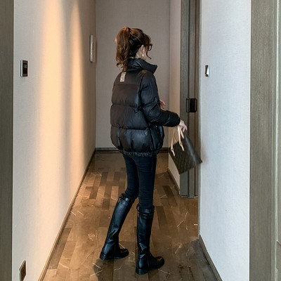 Rövid téli női kabát cipzárral