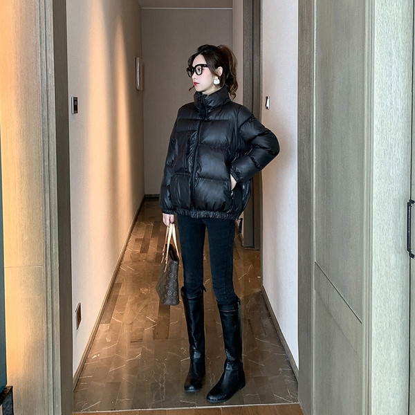 Rövid téli női kabát cipzárral