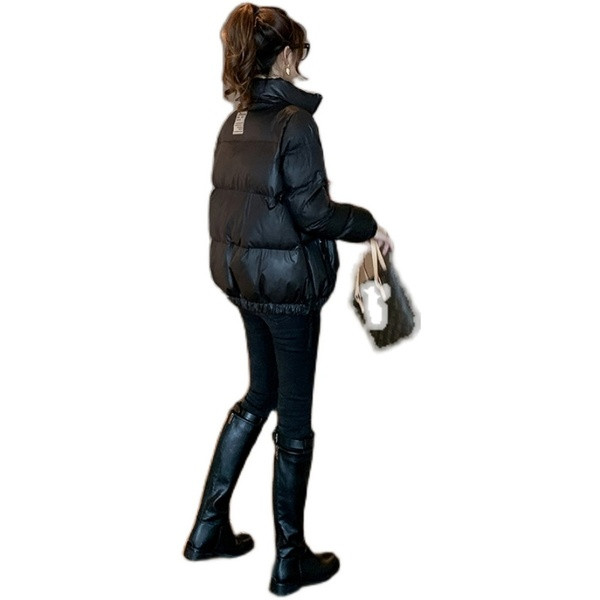 Rövid téli női kabát cipzárral