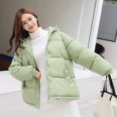 Új modell téli női kabát zsebekkel és kapucnival